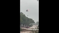 Inondazione in Texas, il soccorso con l'elicottero nell'area devastata