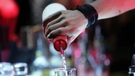 Binge drinking, 39mila accessi al pronto soccorso ogni anno: il 10 per cento sono ragazzini under 14