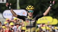 Tour, Simon Yates vince sul Massiccio Centrale, Healy in giallo. Pogacar e Vingegaard si marcano