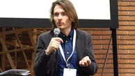 Sollecito animalista e vegano tra yoga e meditazione: "Nessuno dovrebbe vivere in una gabbia"