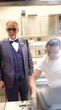 Bocelli canta, Salt Bae cucina: il live inatteso dal ristorante a Milano