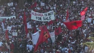"L'Albania non è in vendita": migliaia in piazza a Tirana, continua la "rivoluzione dei fenicotteri"