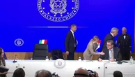Manovra, Meloni lascia la conferenza stampa: "Resta Giorgetti, in bocca al lupo"