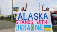 Alaska, proteste sulle note di 'Bella ciao' contro il vertice Trump-Putin: “Pace solo con Zelensky”