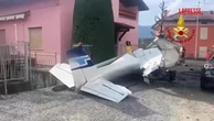 Ultraleggero precipita tra le case di Valbrembro: l'intervento dei vigili del fuoco