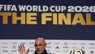 Lo show delle conferenze a pagamento con fischi e de la Fuente se ne va irritato: “Ci vuole rispetto”