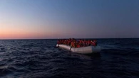 Migranti, sedici salvati da una nave da crociera al largo della Sardegna