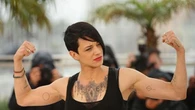 I primi 50 anni di Asia Argento, gli auguri dell’ex, il ricordo di Bourdain, l’impegno per Gaza
