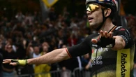 Van Aert stacca Pogacar a Montmartre e vince l’ultima tappa. Lo sloveno festeggia il suo quarto Tour