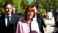 Francia, applausi per Gisèle Pelicot al ritorno in aula: ha già denunciato 51 stupratori