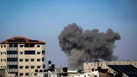 Guerra Israele - Hamas, le notizie di oggi. Gli Usa fermano la fornitura di bombe a Israele per i timori su Rafah. Raid israeliano su Gaza, sette vittime