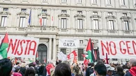 A Milano bocciata la richiesta dello stop al gemellaggio con Tel Aviv: proteste in aula e in piazza