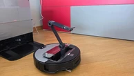 Roborock Saros Z70, la recensione: aspira, lava e ha un braccio robotico che mette in ordine