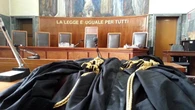 Al processo per stalking contro la moglie minaccia lei e la giudice: “Vi brucio tutti”. Condannato