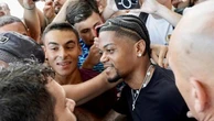 Bailey a Roma, cori e selfie a Ciampino: è il primo giamaicano in giallorosso