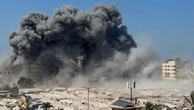 Gaza City, la bomba colpisce il palazzo che si sbriciola. L'Idf: ospitava terroristi di Hamas