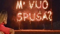 Temptation island, l’isola si scalda tra proposte di matrimonio e addii strappalacrime