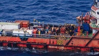 Bloccati per sei giorni sul ponte di un mercantile, Sea-Watch soccorre 41 naufraghi
