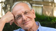 Francia, il diario dell'addio dell'oncologo Axel Khan: "Non sono ossessionato dalla morte, la sfido con ironia"