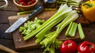 Fake news sul cibo, "Il sedano brucia più calorie di quelle che contiene?": la risposta dell'esperto