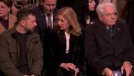 Riapre Notre-Dame, Zelensky riceve una standing ovation e siede accanto a Laura Mattarella