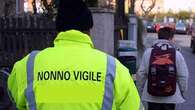 AAA cercansi nonne e nonni vigili per i servizi davanti alle scuole di Rozzano: “I requisiti? In pensione, over 55 e in buona forma