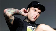 Fedez, smentito il cachet per Cittanova: “Molto meno di 100mila euro e nessuna richiesta folle”