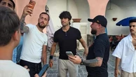 Assente a Wimbledon, Alcaraz appare a Procida: cena al “Pescatore” e foto con i fan per lo spagnolo