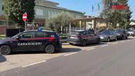 Bergamo, studente accoltella professoressa fuori da scuola: le immagini dal luogo dell'aggressione