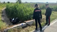 Milano, tragedia nella notte: in scooter nel fosso, due giovani morti a Tribiano