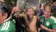 Mondiali, di calcio, a Città del Messico tutti pazzi di felicità per la vittoria: schiuma e canti
