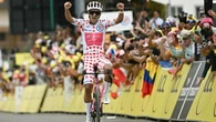 Tour, epica vittoria di Carapaz sull’Alpe d’Huez, Evenepoel 2° stacca Pogacar e Del Toro