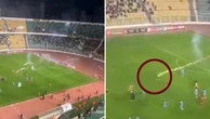 Bolivia, i tifosi lanciano fuochi di artificio in campo: colpito un giocatore