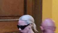 Lady Gaga a Milano per le riprese de Il Diavolo veste Prada 2: le immagini della star in Brera