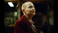 "Bugonia", il nuovo film con Emma Stone accusata di essere un'aliena - trailer
