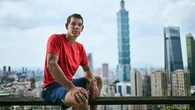 Alex Honnold sul Taipei 101: la scalata del grattacielo in diretta su Netflix