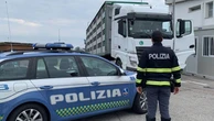 Tir in contromano per un chilometro sulla Torino-Aosta perché aveva sbagliato uscita, maximulta all'autista