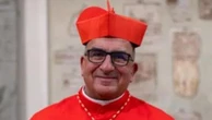 Conclave, il cardinale Chomalí posta il video mentre lava la camicia: “Voglio arrivare impeccabile”