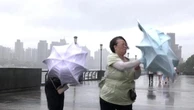 Tempesta su Shanghai: voli cancellati e traghetti bloccati, evacuate 280 mila persone