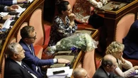 Berlusconi, la commemorazione alla Camera finisce in bagarre. M5S: “No alla beatificazione”. Centrodestra esce dall’Aula per protesta