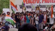 India, la protesta degli studenti: chiedono le dimissioni del ministro per lo scandalo esami
