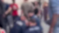 Milano, tensione al ristorante: senegalese ammanettato davanti ai figli. La protesta: "Un abuso"
