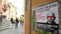 La protesta dei No Bezos: “Questo matrimonio non s’ha da fare a Venezia”