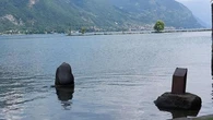Decapitata la Sirenetta del lago d’Iseo: multati quattro ragazzini