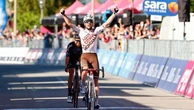 Ciclismo, Giro: l'Italia torna a vincere con Vendrame. Nbali ci provam Bernal controlla in rosa