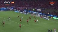 Colombia, Rodallega in lacrime per i crampi segna con una gamba sola: il tiro incredibile
