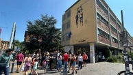 Referendum, il voto dei fuorisede: lunghissima coda al seggio al Sabin