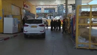 Attacco nel centro di Israele, un morto e cinque feriti. Le immagini del luogo della sparatoria