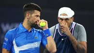 Djokovic e i messaggi notturni di Kyrgios: “Mi scrive dai locali a orari improbabili. Riuscirà a farmi ubriacare”