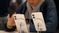 Scuola, Valditara alla Ue: “Via i cellulari dalle classi in Europa fino a 14 anni”